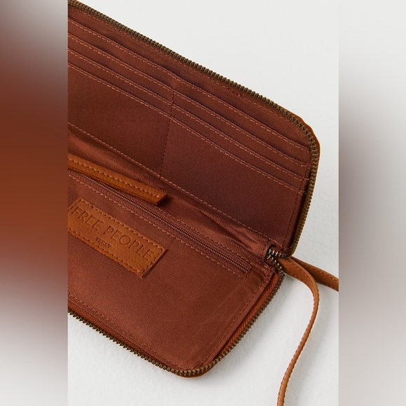 NEW Free People Distressed Vegan Wallet Brown Travel Wristlet Zip Boho Compact - Picture 7 of 11
